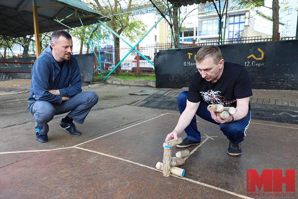 «Приручить биту никак не получалось, хоть ты плачь». Испытано на себе: сложно ли научиться игре в городки