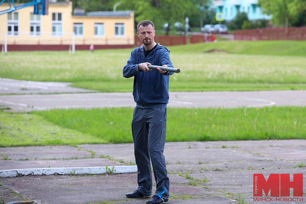 «Приручить биту никак не получалось, хоть ты плачь». Испытано на себе: сложно ли научиться игре в городки