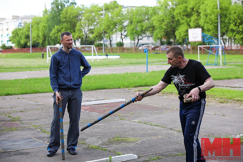 «Приручить биту никак не получалось, хоть ты плачь». Испытано на себе: сложно ли научиться игре в городки