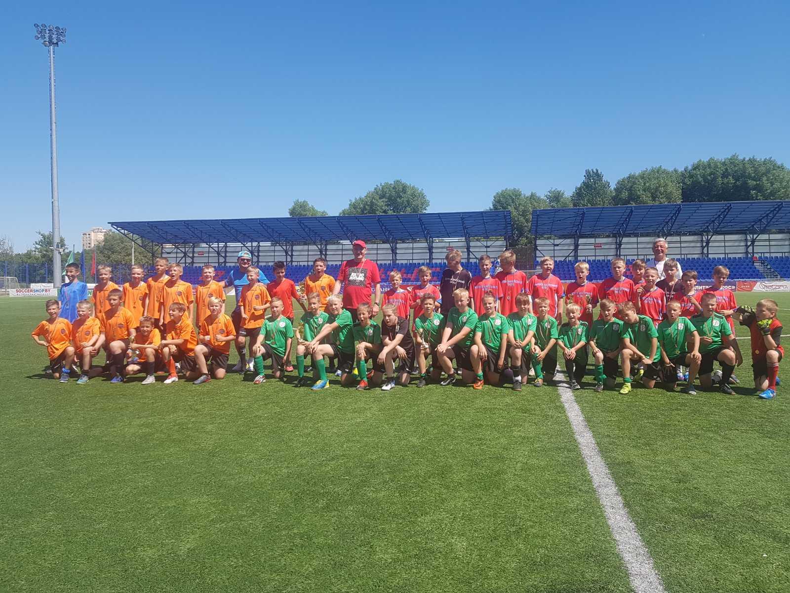 проходили соревнования среди детей и подростков по футболу «Кожаный мяч» 