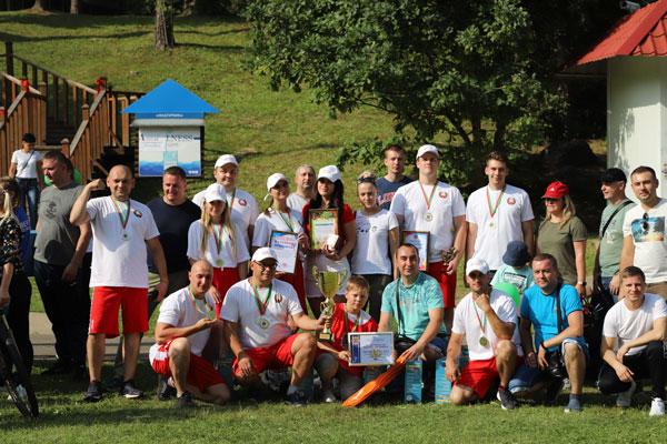 Команда Партизанского РУВД г.Минска заняла почетное 1 место среди подразделений столичной милиции. Сотрудники нашли время, чтобы выбраться за город и провести время в кругу близких и друзей.