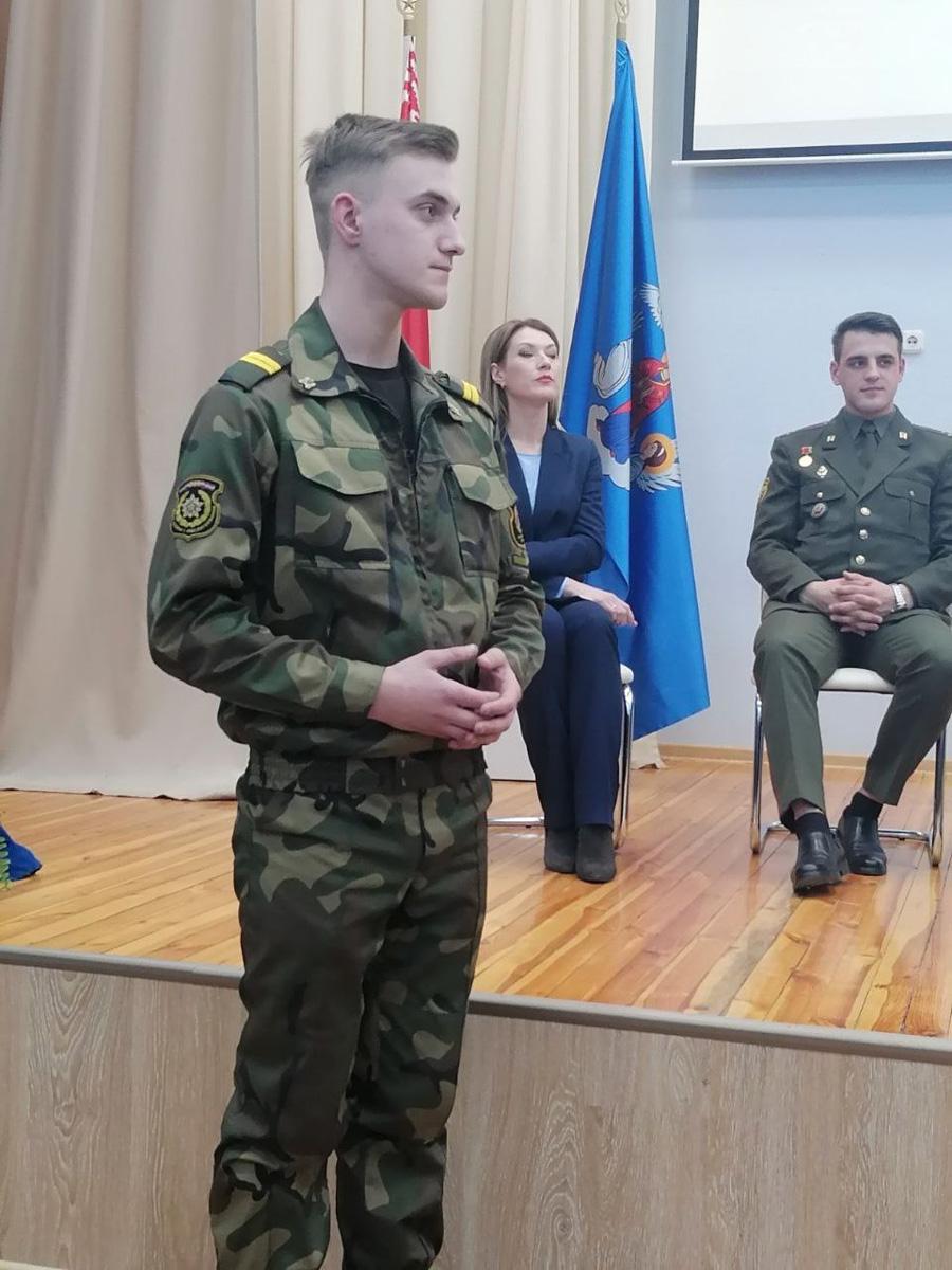 Открытый и откровенный разговор. Служба в армии-это обязанность или священный долг?