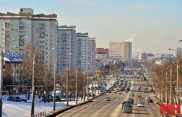 Где найти работу, и «неправильный» светофор. С чем обращались на прямую линию в Партизанском районе