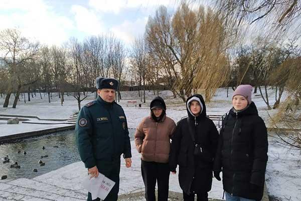 Работники МЧС совместно с представителями ОСВОД проводят профилактические рейды