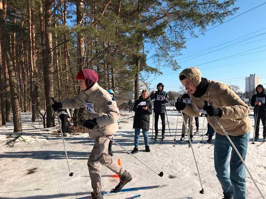 В рамках круглогодичной спартакиады в Минском колледже предпринимательства 15 февраля состоялись соревнования по лыжным гонкам