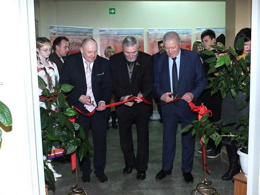 17.02.2022 на базе ГУО "Средняя школа № 223 г.Минска имени Иона Солтыса" была открыта музейная экспозиция, посвящённая Герою Советского Союза Иону Солтысу