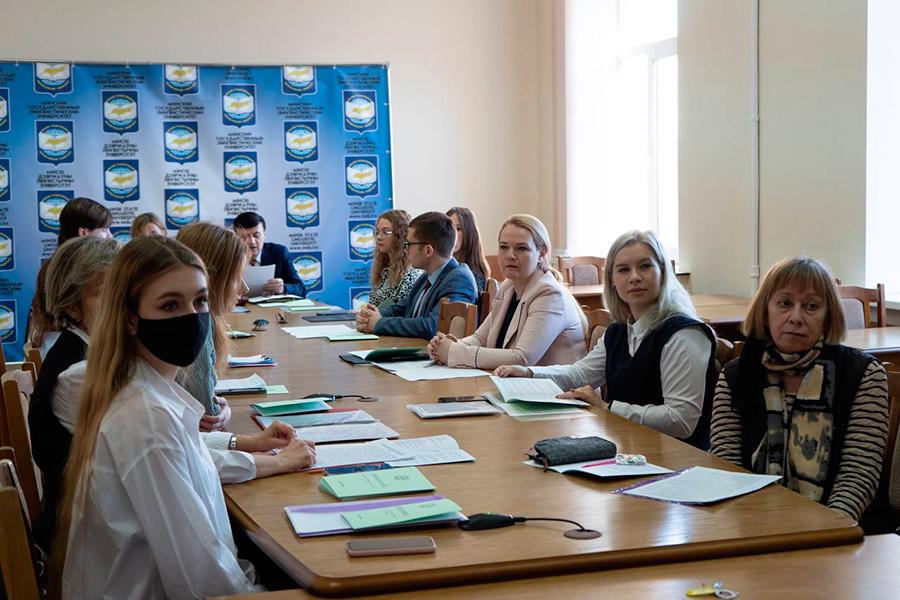 Круглый стол