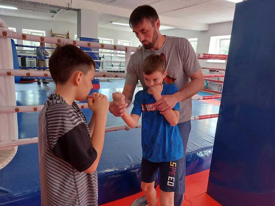 На базе открывшегося в 2021 году зала бокса СДЮШОР первичной профсоюзной организации ОАО «МТЗ» 9️ июня завершился мастер-класс для учащихся учебно-тренировочных групп