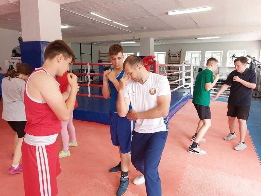 На базе открывшегося в 2021 году зала бокса СДЮШОР первичной профсоюзной организации ОАО «МТЗ» 9️ июня завершился мастер-класс для учащихся учебно-тренировочных групп