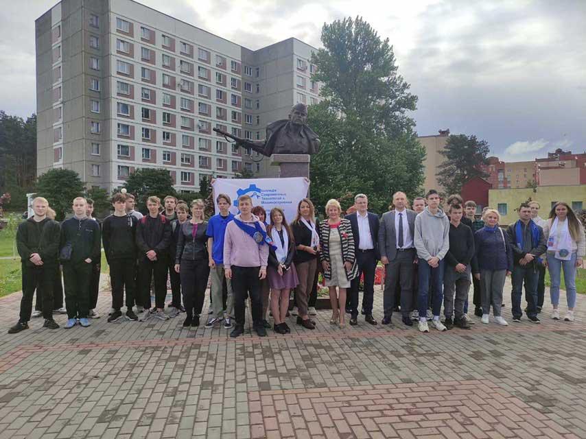 Митинг-реквием у памятника Иону Солтысу