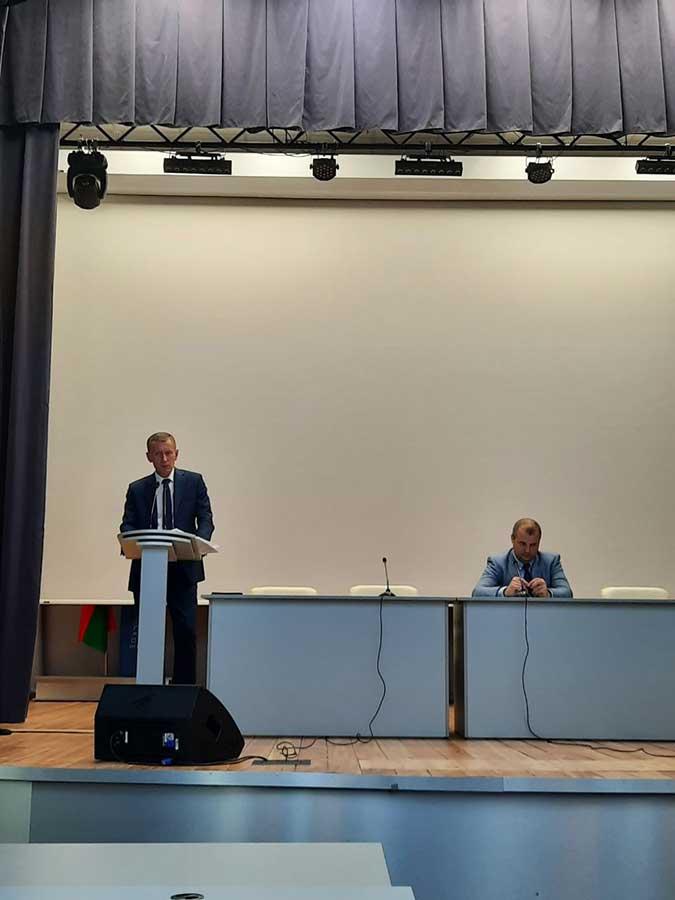 Глава администрации Партизанского района г.Минска Валерий Викторович Вороницкий 21 июля 2022 года, в рамках единого дня информирования населения, провел встречу с трудовым коллективом МКЦ РУП «Белтелеком»