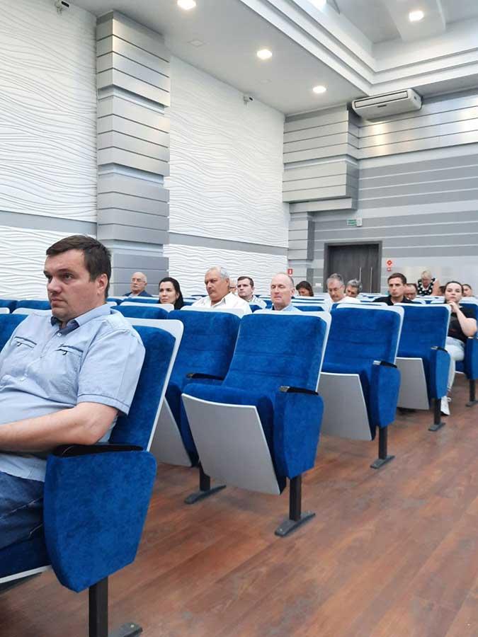 Глава администрации Партизанского района г.Минска Валерий Викторович Вороницкий 21 июля 2022 года, в рамках единого дня информирования населения, провел встречу с трудовым коллективом МКЦ РУП «Белтелеком»