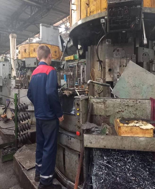 СТУДОТРЯДЫ НА ПРОИЗВОДСТВЕ