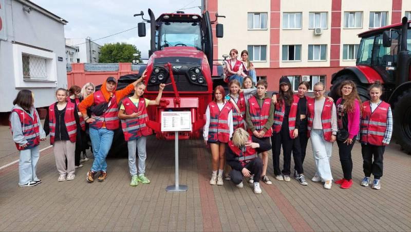 Воспитанники о/л «Оптимист» посетили музейно-промышленный центр трудовой славы МТЗ