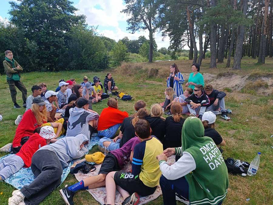 В рамках республиканской информационно-просветительской акции «Шаг к успеху» 10.08.2022 состоялась беседа в неформальной обстановке с воспитанниками загородного лагеря "Теремок"