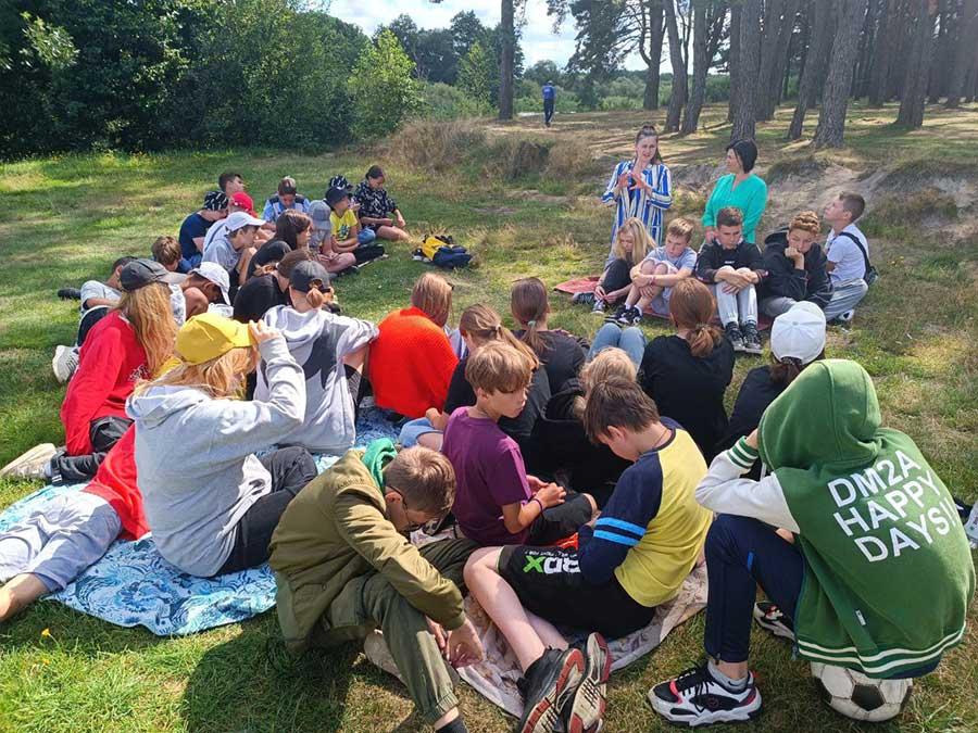 В рамках республиканской информационно-просветительской акции «Шаг к успеху» 10.08.2022 состоялась беседа в неформальной обстановке с воспитанниками загородного лагеря