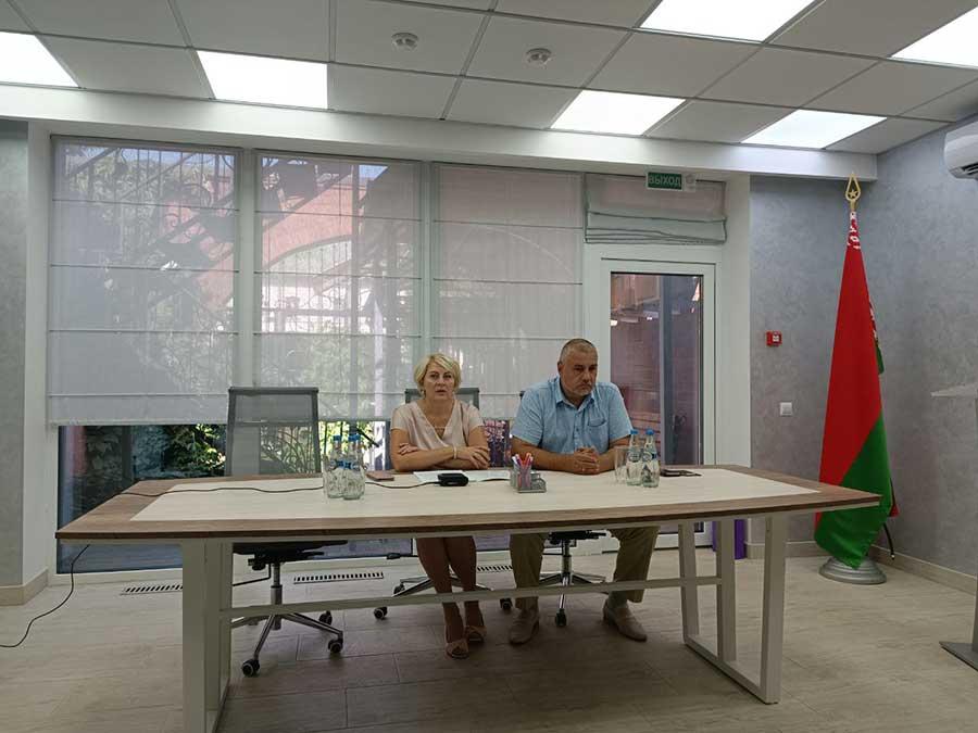 24.08.2022 в рамках единого дня информирования в РУП "Белорусские лотереи" прошла встреча трудового коллектива с заместителем главы администрации партизанского района г. Минска Филиппович Людмилой Анатольевной