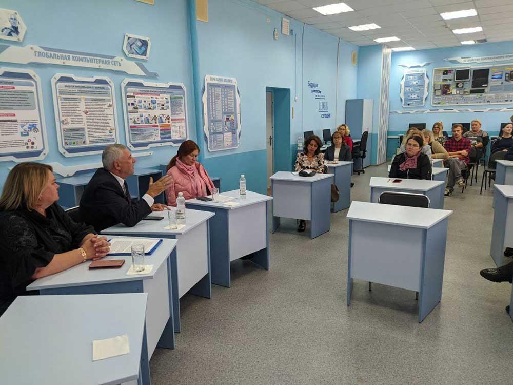 На базе СШ22 состоялась диалоговая площадка "Единство гражданского общества и государства - залог единства страны"