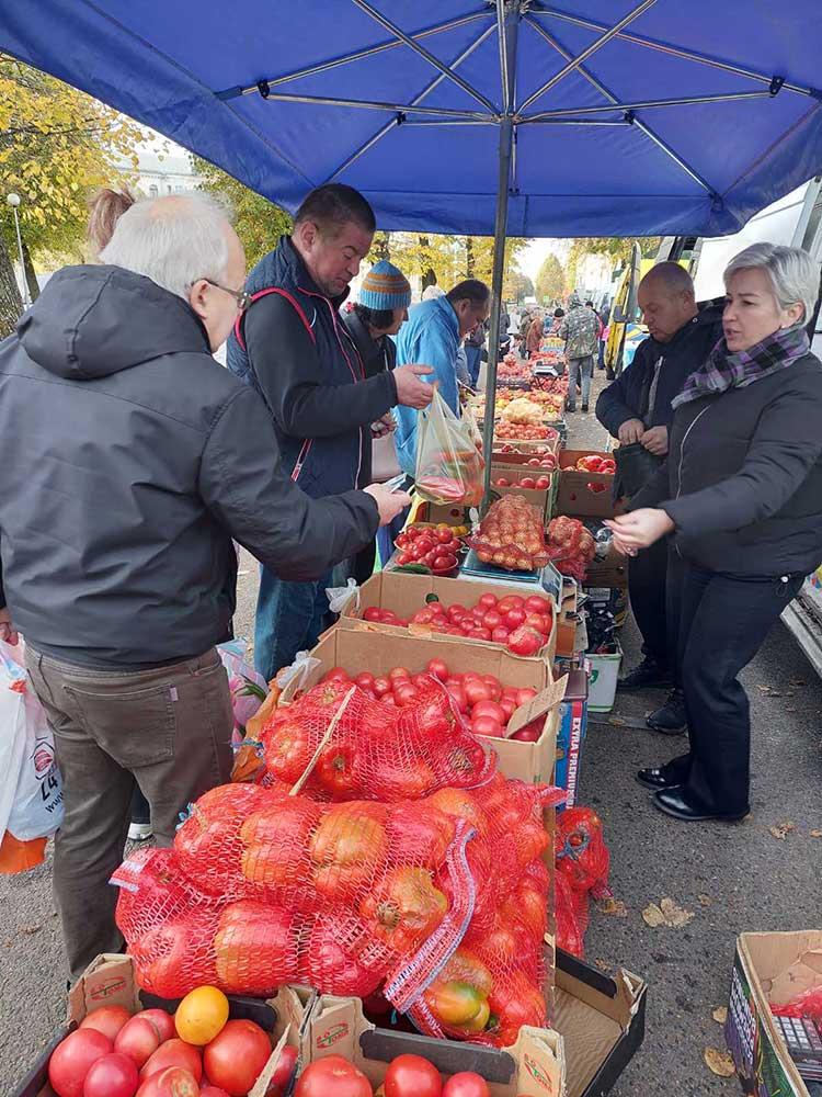 В эти выходные прошла ярмарка на площадке бульвар Тракторостроителей