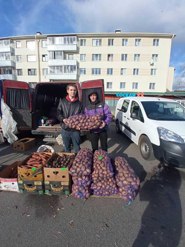 30 октября обучающиеся филиала КСТМиА УО РИПО работали на ярмарке на улице Антоновской