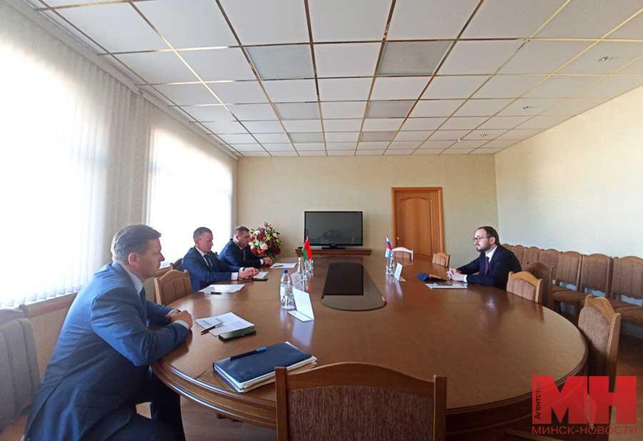 Глава администрации Партизанского района Валерий Вороницкий 31 октября встретился с министром жилищно-коммунального хозяйства Ростовской области России Сергеем Сизиковым, передает корреспондент агентства «Минск-Новости»