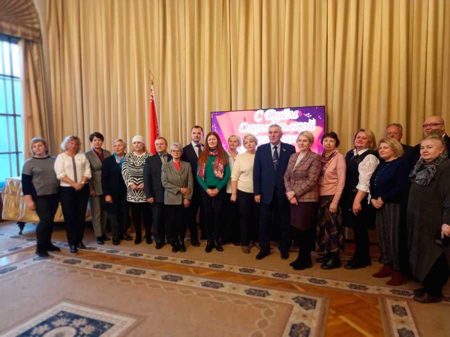 «По следам Великой революции» – под таким названием в Партизанском районе прошел форум общественных организации и политических партий, посвященный 105-летию Октябрьской революции