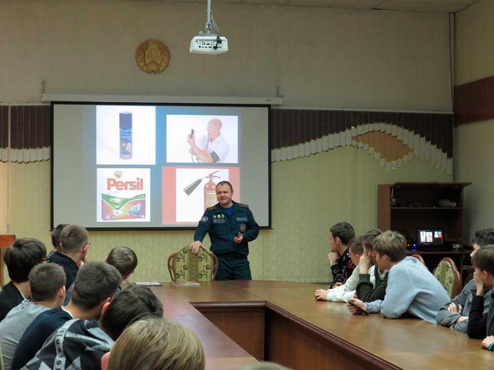 10 ноября в филиале КСТМиА УО РИПО в рамках республиканской профилактической акции «Не прожигай свою жизнь!» состоялась встреча представителей Партизанского РОЧС с обучающимися филиала КСТМиА УО РИПО