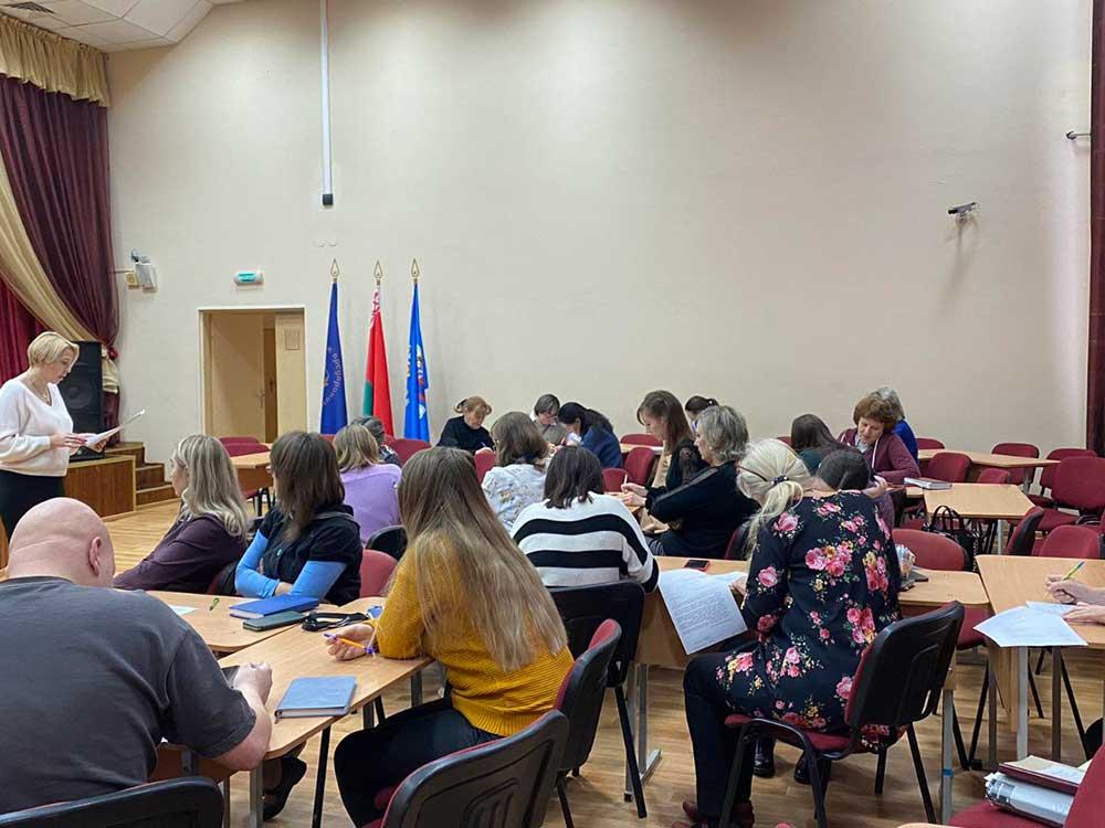 17 ноября в трудовом коллективе сотрудников Минского колледжа предпринимательства прошел Единый день информирования на тему: «Жилищно-коммунальное хозяйство: перспективы развития»