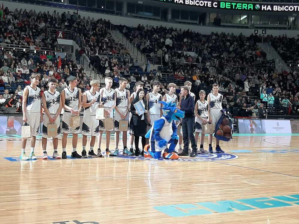 Государственное учреждение образования "Средняя школа 108 г.Минска" удостоено Грамоты за лучшую организацию спортивных классов по баскетболу