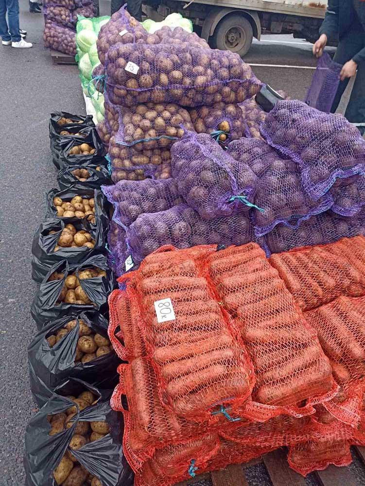 В эти выходные прошла ярмарка на двух площадках района: ул.Карвата,4 и ул.Солтыса (д.46-60)