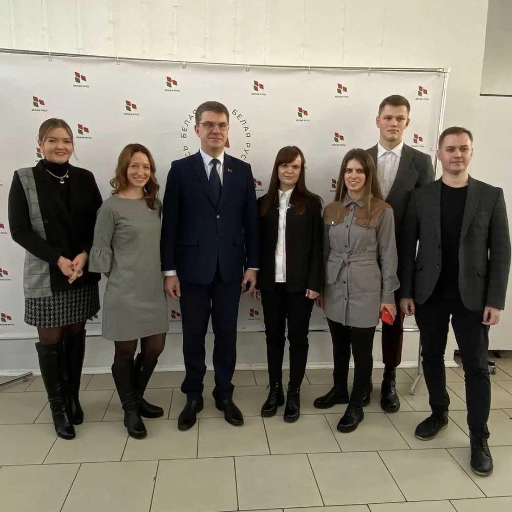 Открытый диалог трудящейся молодежи с председателем Мингорисполкома Владимиром Кухаревым состоялся сегодня в молодежной социальной службе