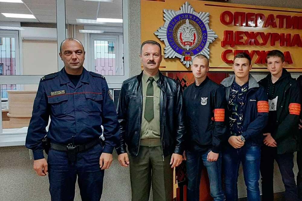 Администрация Партизанского района г.Минска совместно с ОАО «Минский молочный завод №1» приглашает работников предприятия: мужчин и женщин вступить в ряды добровольной дружины «Первый молочный»