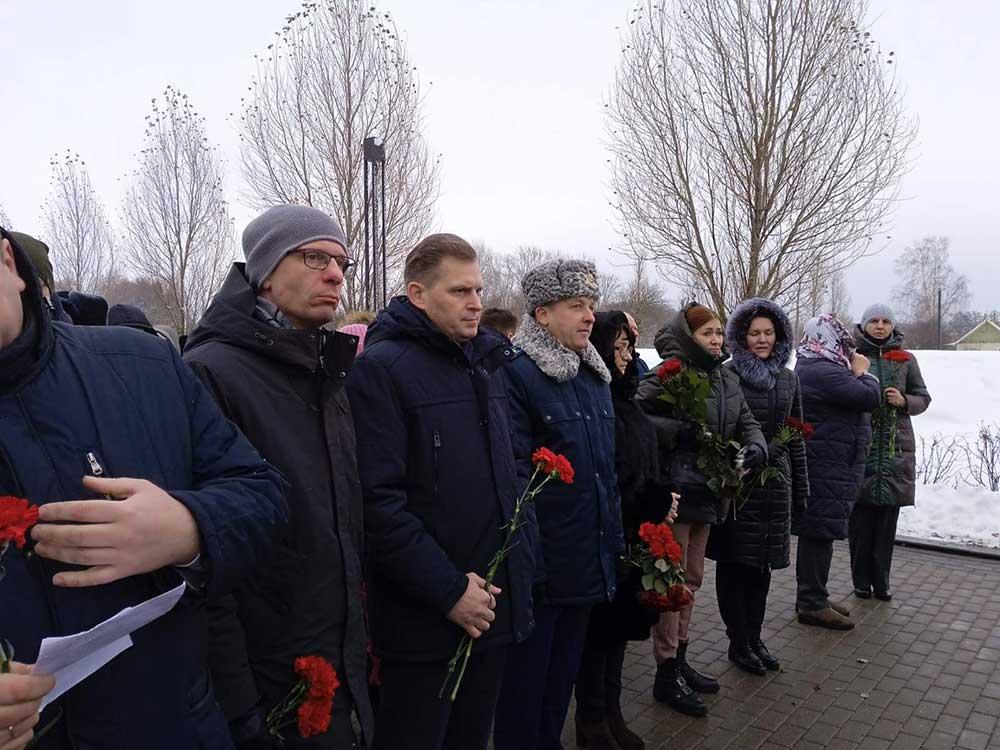 Администрации Партизанского района г.Минска, представители общественных объединений и трудовых коллективов приняли сегодня участие в городском митинге-реквиеме, посвященном Международному Дню памяти жертв геноцида