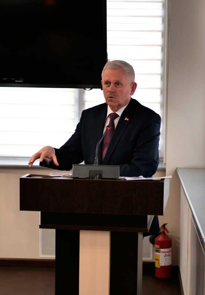 9.12.2022 состоялась традиционная встреча генерального директора МЭТЗ имени В.И.Козлова Александра Радевича с трудовым коллективом