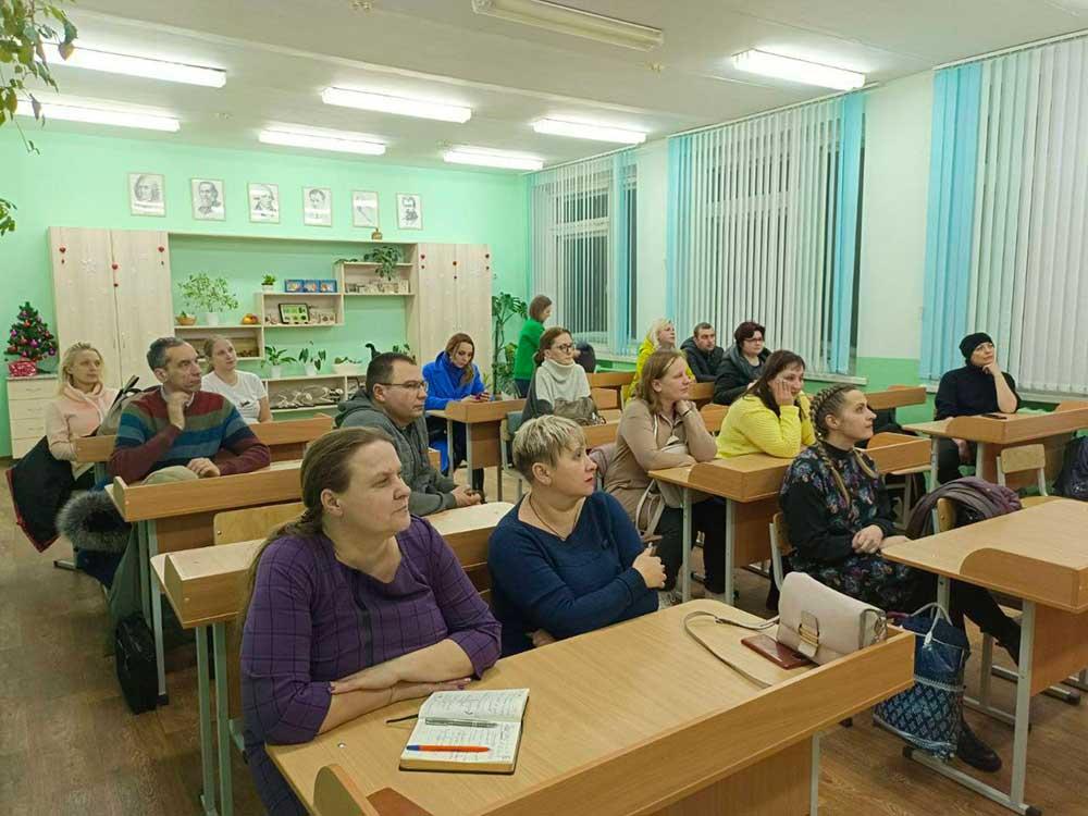 20.12.2022 года на базе ГУО «Гимназия 5 г.Минска имени встречи героев на Эльбе» ️в преддверии новогодних каникул был организован и проведен родительский университет на тему «Берегите своих детей»