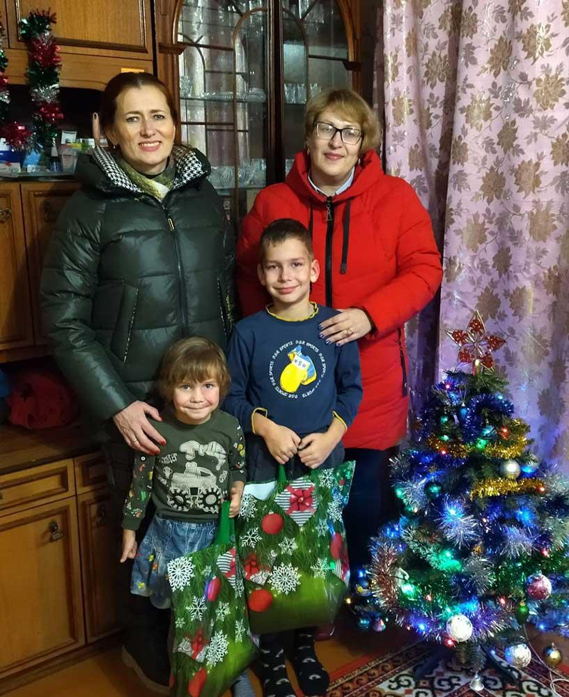 Учащихся специальной школы № 13 г. Минска в рамках акции «Дед Мороз в каждый дом» поздравила Петрова Светлана Иосифовна