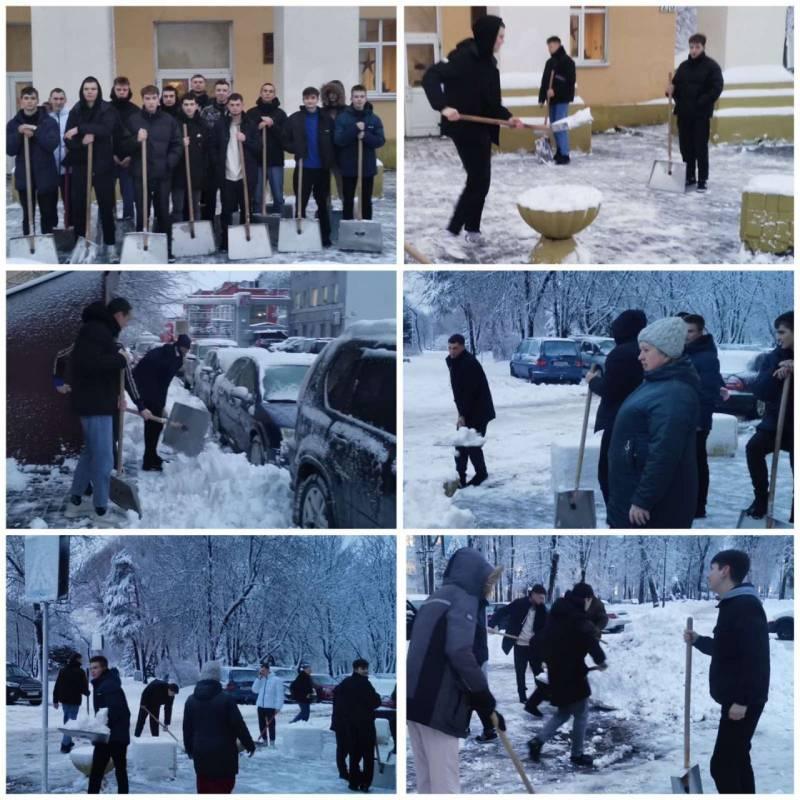 УБИРАЕМ СНЕГ ВМЕСТЕ