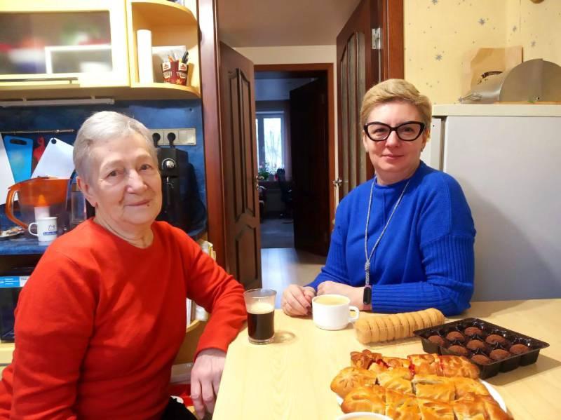 В рамках акции «От всей души» председатели первичек работников и студентов лингвистического университета посетили Жанну Фёдоровну Лебедеву, которая проработала в университете с 2007 по 2014 год