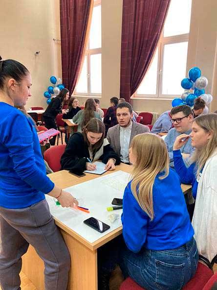 В Минском колледже предпринимательства прошло «Мировое кафе»