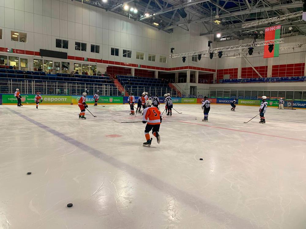 И снова хоккейная команда «Партизан» на льду
