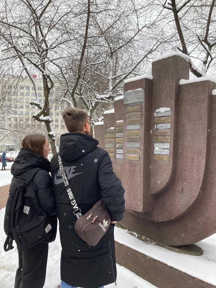 27 января в Международный день памяти жертв Холокоста учащиеся Минского государственного энергетического колледжа почтили память всех погибших от рук немецко-фашистских захватчиков