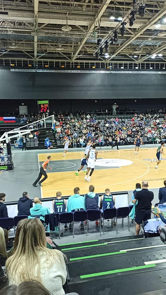 Учащиеся Минского колледжа предпринимательства провели субботний день на матче по баскетболу между командами 