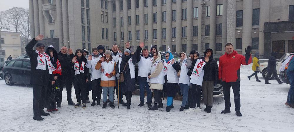 Партизанская "Белая Русь" начала субботний день с патриотического автопробега!