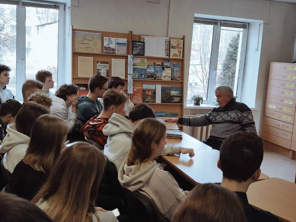 У бібліятэцы №6 прайшла літаратурная сустрэча «Шляхамі служэння Беларусі»