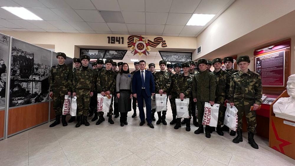 МТЗ – защитникам Отечества!