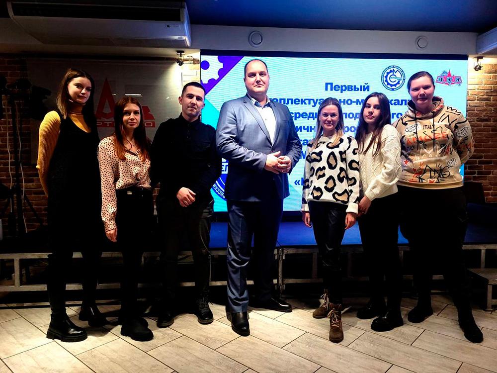 Проявить свою смекалку и эрудицию на интеллектуально-музыкальном турнире среди молодежного актива профсоюза "БЕЛПРОФМАШ" отправилась команда Минского моторного из шести молодых парней и девушек