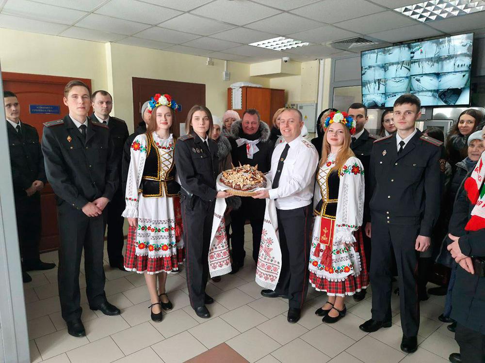 Представители общественности поздравили сотрудников минской милиции с профессиональным праздником!