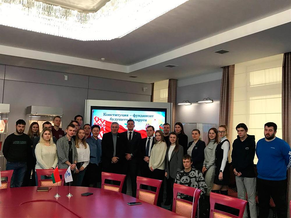 КОНСТИТУЦИЯ - ФУНДАМЕНТ БУДУЩЕГО БЕЛАРУСИ