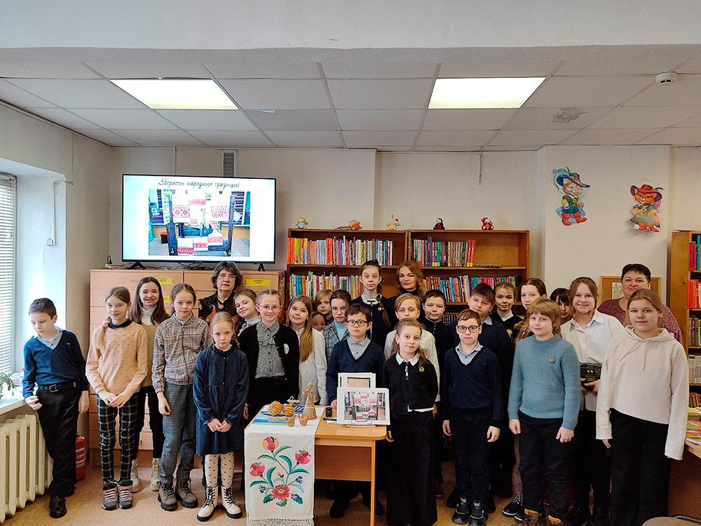 У бібліятэцы №6 прайшла фальклорная гадзіна «Зберагчы народныя традыцыі» для вучняў 4 «А» класа сярэдняй школы №133