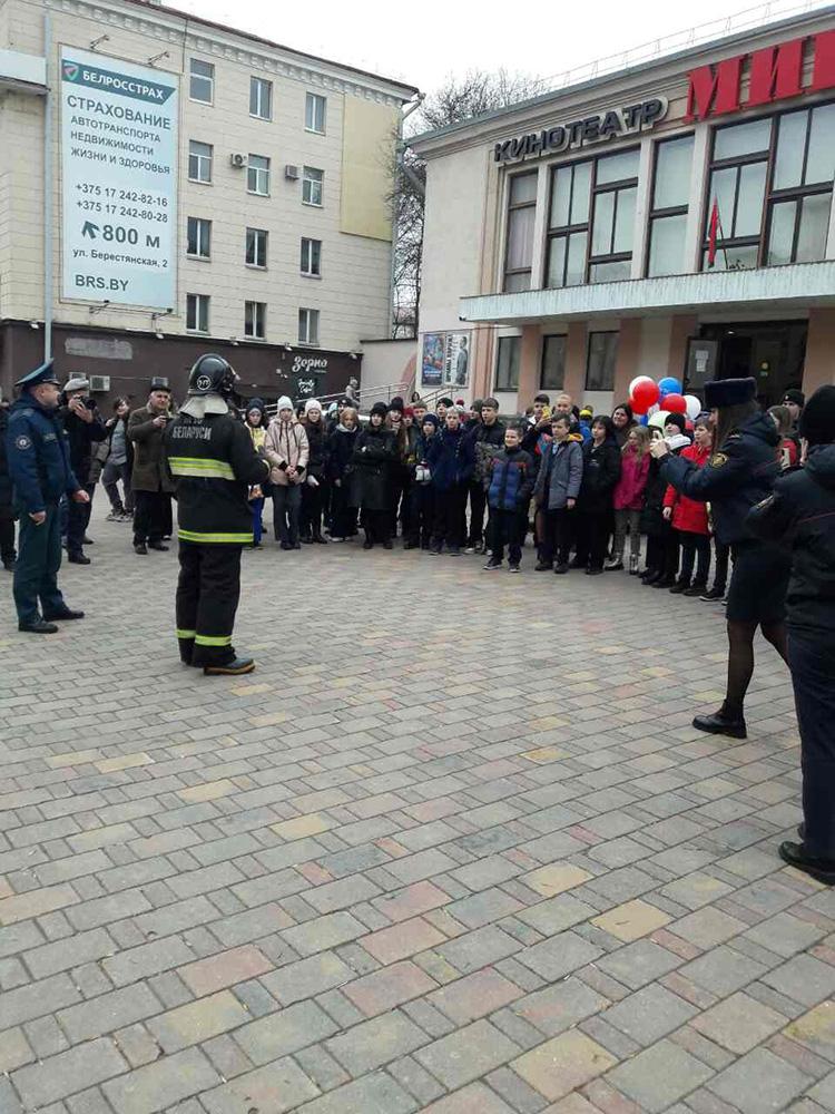 В рамках республиканской акции МЧС "ДЕНЬ БЕЗОПАСНОСТИ. ВНИМАНИЕ ВСЕМ!" 15 марта в кинотеатре "Мир" прошло мероприятие для учащихся школ Партизанского района г.Минска